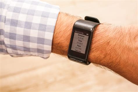Hands-on with the Garmin Vivoactive HR (pictures) - CNET