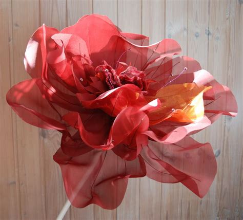 Ростовые цветы из органзы | Red flowers, Giant flowers, Desert flowers