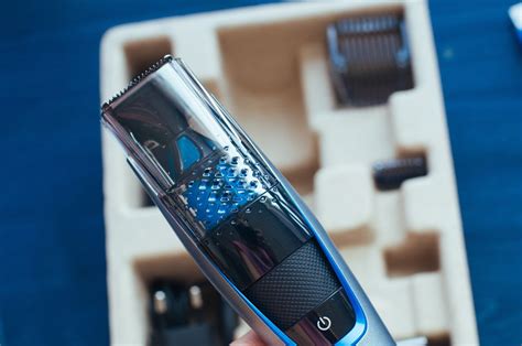 Philips Beardtrimmer series 7000 Триммер для бороды с вакуумной системой.