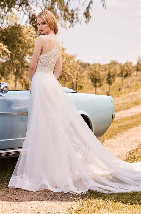 Lightweight Wedding Dresses Images at Lachlan Ricardo blog