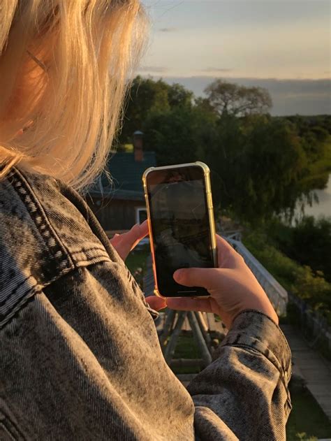 Фотография на телефон. Закат. Человек с телефоном в 2024 г | Бежевые ...