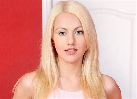 Kristina First Biography/Wiki, Age, Height, Career, Photos & More ...