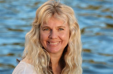 Sanni Nevalainen - Rajatiedon Yhteistyö ry