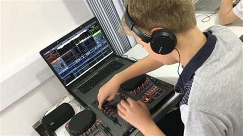 Get creative | Venue Cymru