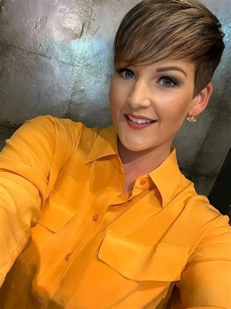 Hannah - Do you like yellow? 😊😍🥰 #hannahbrooks #videooftheday | Facebook