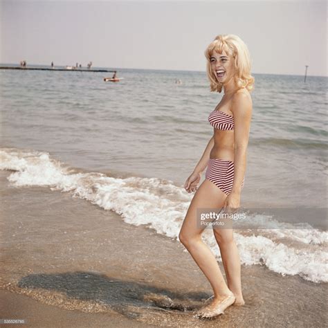 Obituary and Memorial Service Details for Actress Sue Lyon 29