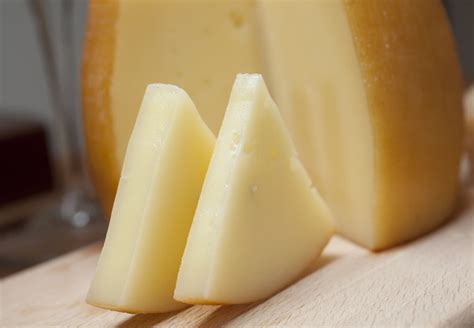 The 10 Best Spanish Cheese To Try | CuddlyNest Travel Blog
