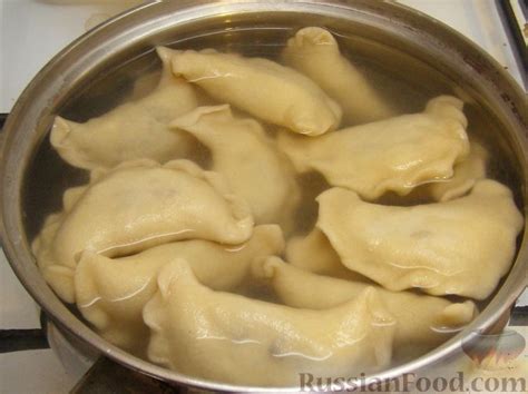 Рецепт: Вареники с картошкой и жареными грибами на RussianFood.com