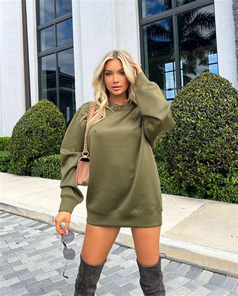 Alexa Collins 12/08/2023 • CelebMafia