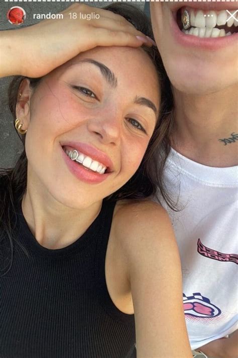 Diss Gacha è fidanzato. Ecco chi è la sua ragazza!