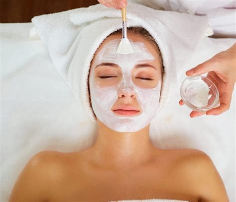 Face Bleaching - B Blond Unisex Salon