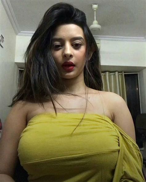 sunita bhabhi indian bhabhi hot dance  bar  red saree