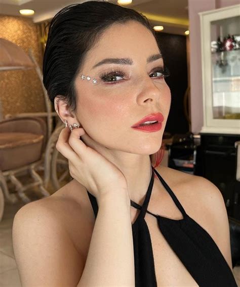 Мерве Болугур Merve Bolugur Official Group | VK