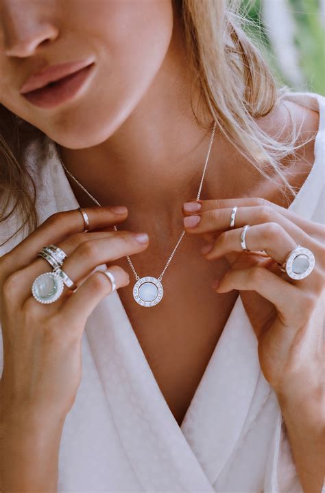 Колье «Лунный цикл» с белым перламутром и черной эмалью - Motto Jewellery