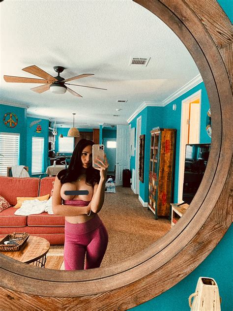 Ariana Marie ™ on Twitter: "Pretty in pink 💕 https://t.co/2rIvAUDrpX