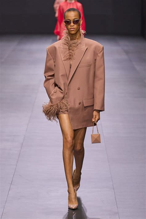 Valentino spring 2023 ready to wear collection – Artofit