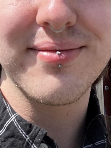 Vertical labret crooked or swollen? : r/piercing
