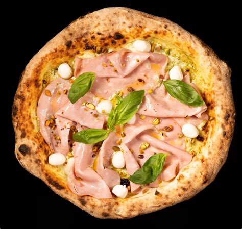 Пица Мортадела с шам фъстък и песто – Amore Pizza Restaurant