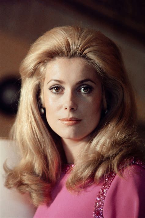 PORTRET: Actriţa Catherine Deneuve, simbol al eleganţei franceze