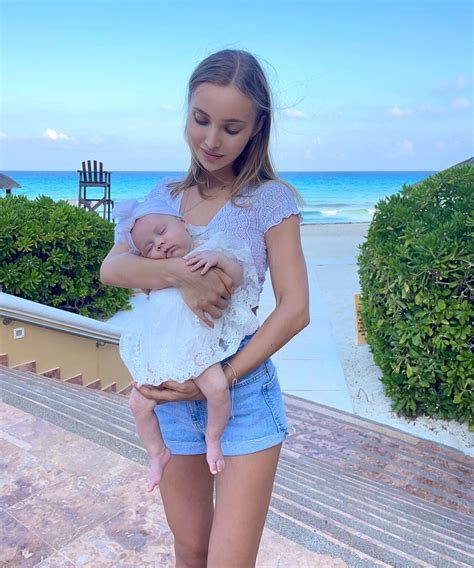 Catherine Enn en Fansly 51 - ColorMusic