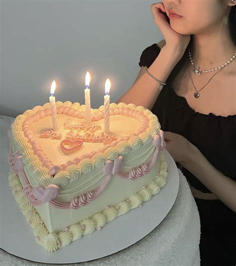 Pin by Bel on my core | Pretty birthday cakes, Vintage birthday cakes ...