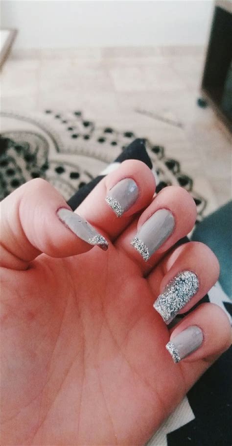 Unha Cinza Com Glitter - Unha para fim de ano, glitter prata e esmalte cinza💅 | Unha, Esmalte de ...