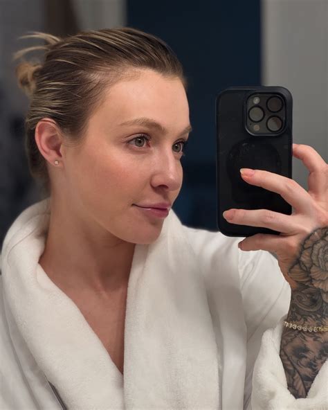 Chelsea 💕 | don’t be shy now #valentinesday #valentines #flowers #gifts