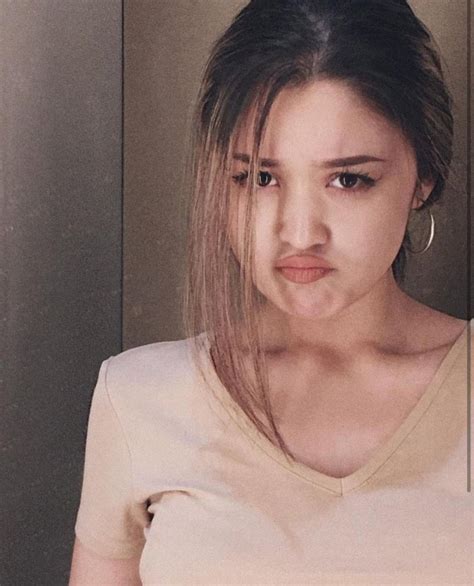 Mendadak Viral, Ini 5 Potret Dayana Wanita Asal Kazakhstan yang Cantik ...
