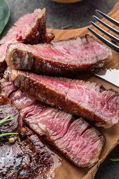 Beef Medium Rare Temp (What Temperature is Medium Rare Beef?) - IzzyCooking