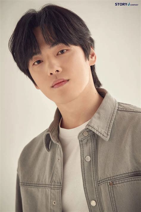 Actor Kim Jung Hyun releases new profile photos ahead of officially ...