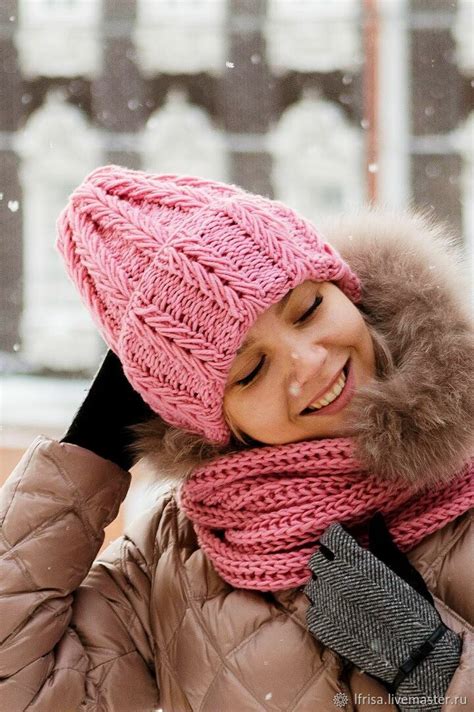 Шапка женская вязаная, объемная, с отворотом цвета пыльная роза в ...