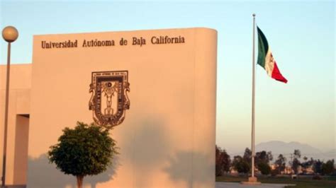 🚨 Evacúan alumnos de UABC Otay en Tijuana por amenaza de bomba