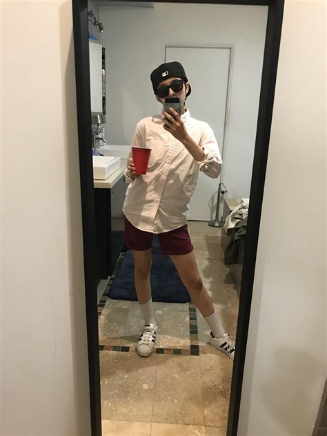 Frat bro costume giving me gender euphoria 💚 : r/NonBinary