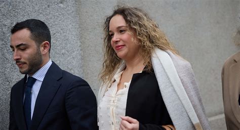 La hija de la empresaria que afirma haber entregado dinero en la sede