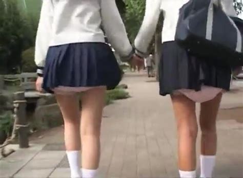 Japanese diaper girls out for a stroll. - ThisVid.com En español