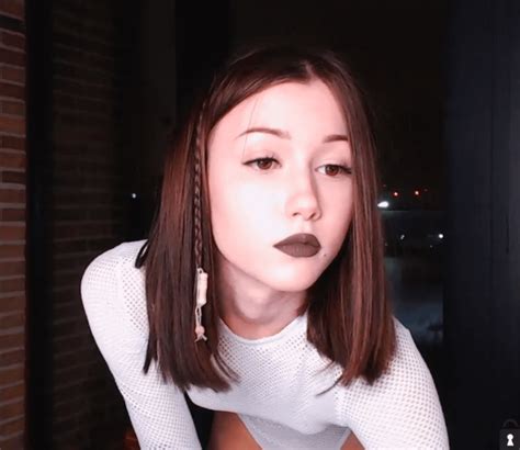 She Loves the Black Lipstick : mikimakey