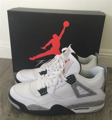 File:Nike Air Jordan IV, (White Cement Colorway).jpg - Wikimedia Commons
