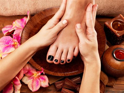 reflexology foot massage  pedicure  lachlan ricardo blog