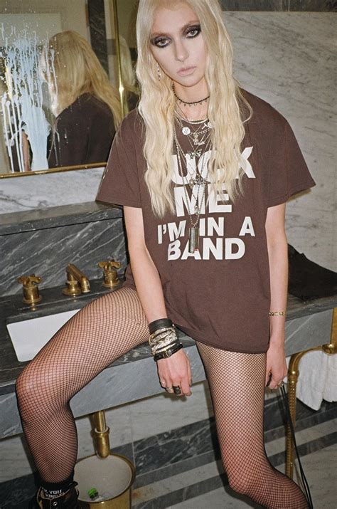 Taylor Momsen Hot