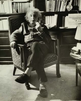 Albert Einstein - 63 Rare, Unseen Pics | Curious, Funny Photos / Pictures
