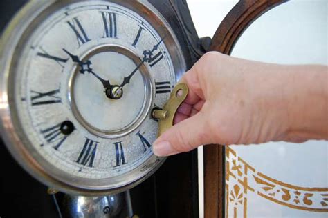 Приметы: остановились часы наручные или настенные, почему не идут или ...