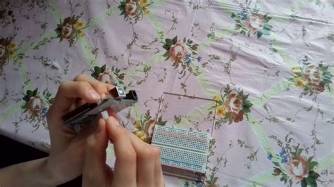Как закрепить Arduino Uno и монтажную плату на основу - YouTube