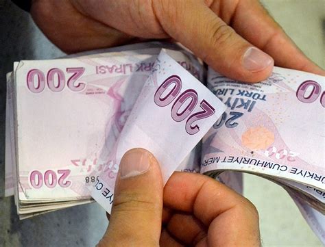 Euro hits record high, dollar climbs against Turkish lira | Daily Sabah