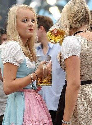 Oktoberfest Girls: Spaten Girls!