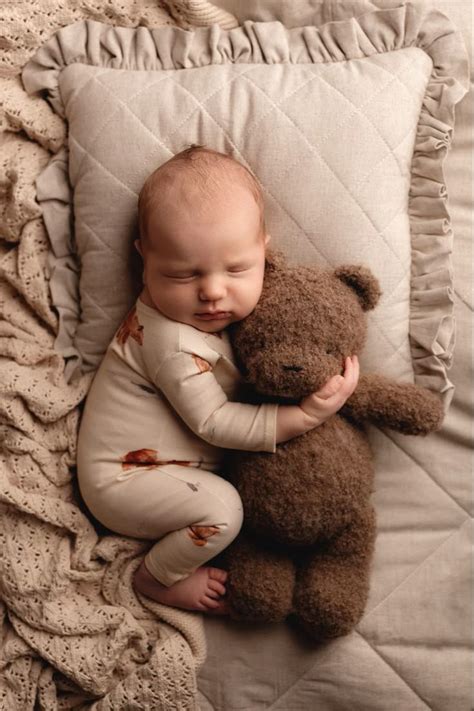 Фотосессия малыша с игрушкой новорождённые малыши | Newborn baby photos ...
