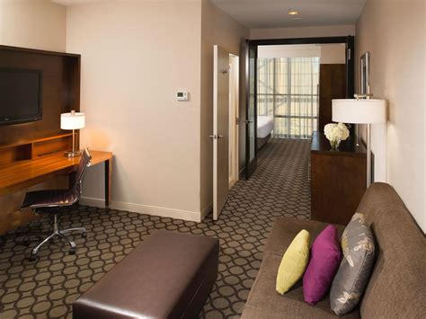 Люксы и номера отеля рядом с Disneyland | Hyatt Regency Orange County