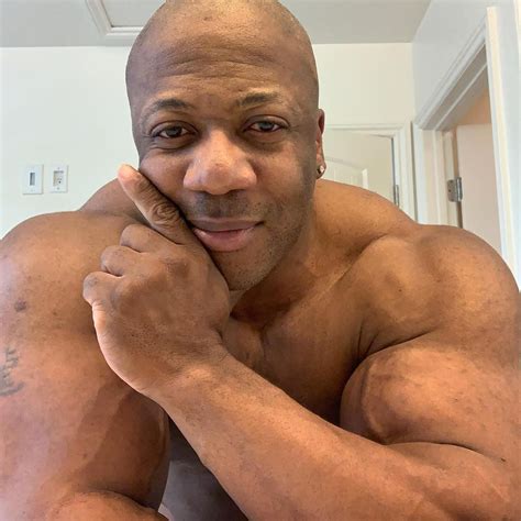 Remembering the Legacy of Professional Bodybuilder Shawn Rhoden 12