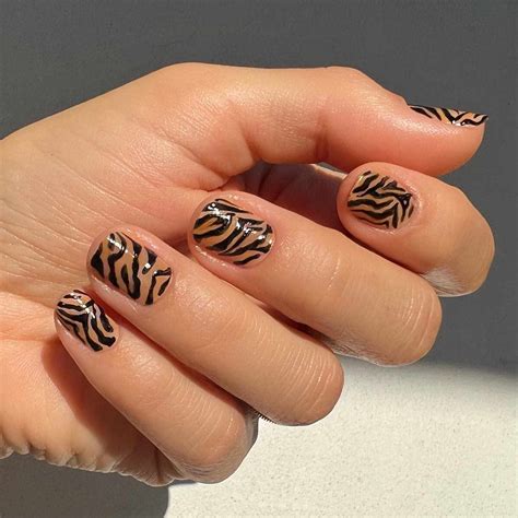 animal print nails design