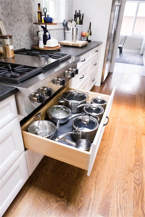 5 Pots And Pan Storage Ideas For Any Size Kitchen - The Organized Mama