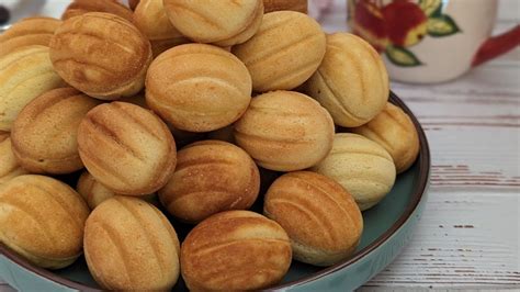 Oreschki (Russische Zaubernüsse) / Oreshki (Walnut shaped cookies ...